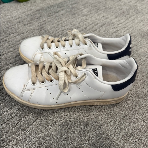 Adidas Stan smiths White Sneakers with navy detail - Picture 1 of 4